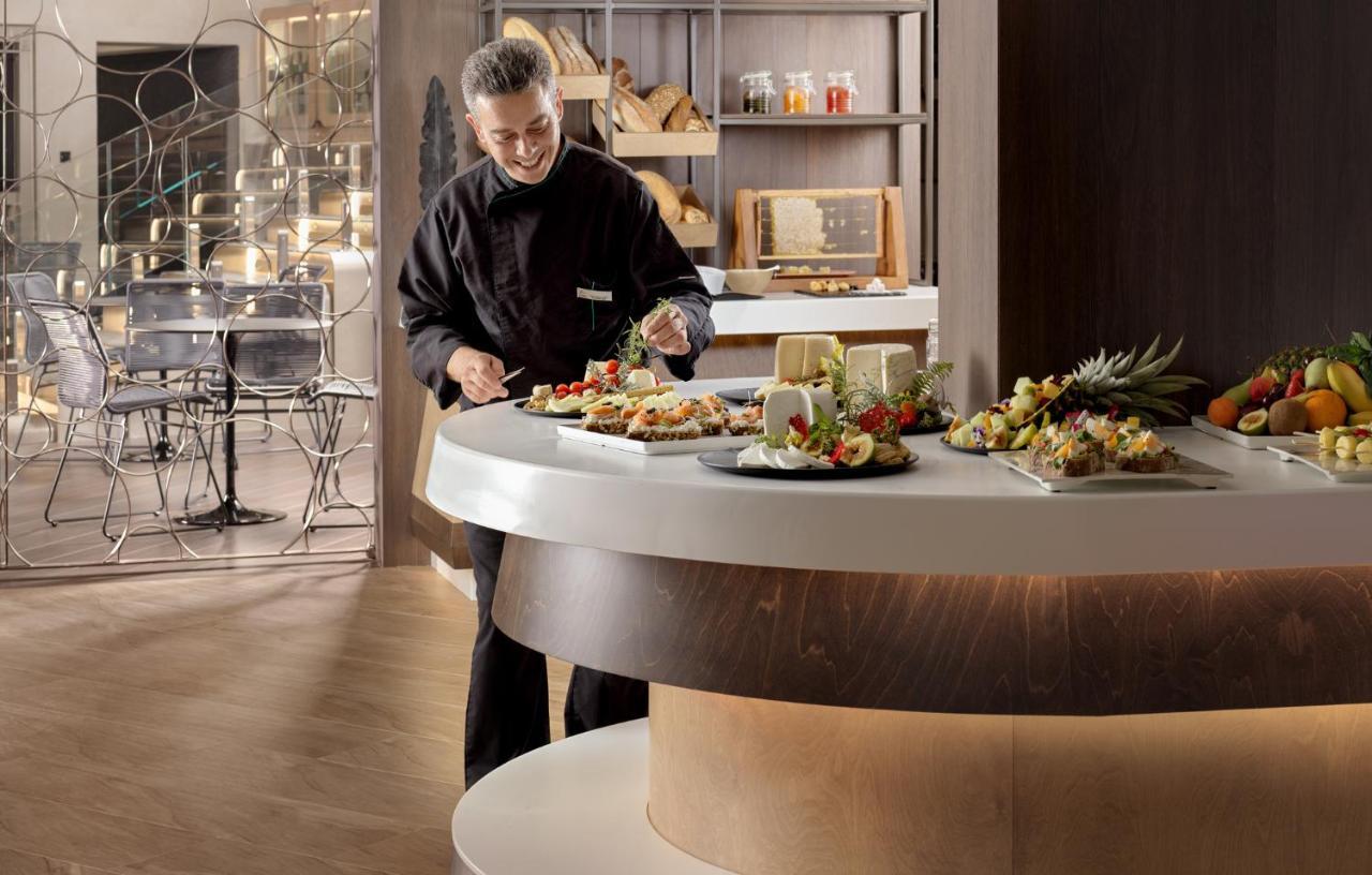 Nautilux Rethymno By Mage Hotels 외부 사진 A chef at work