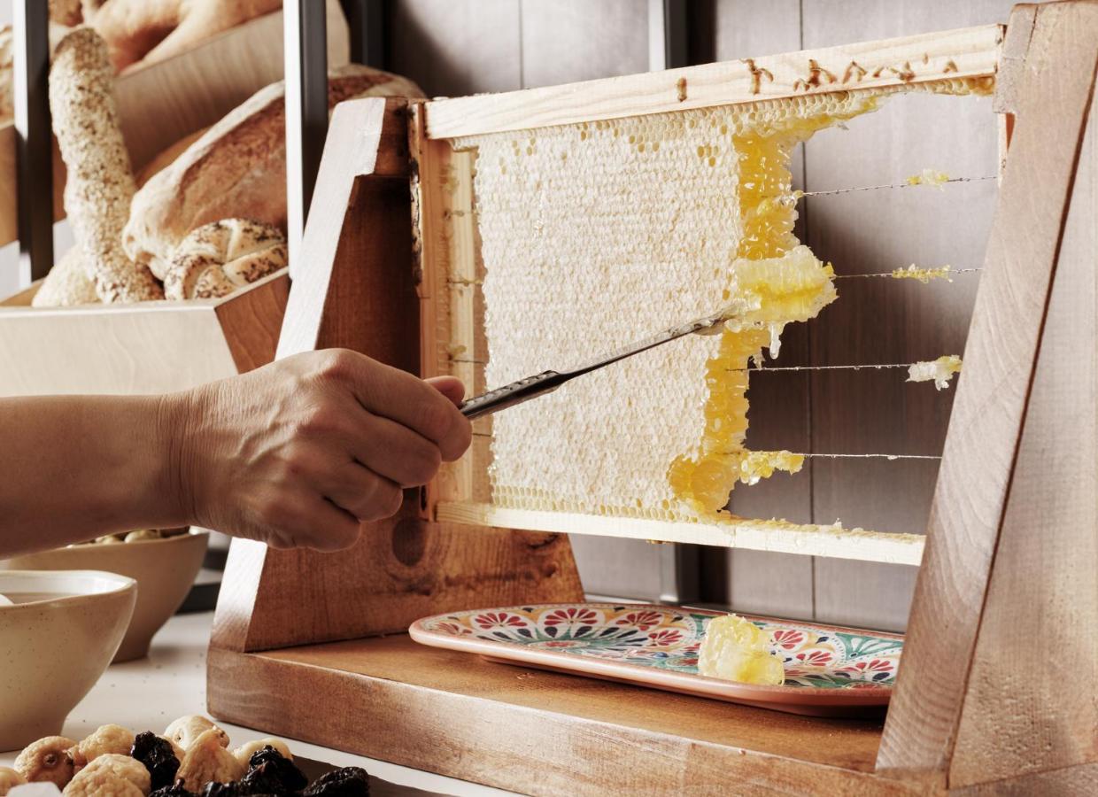 Nautilux Rethymno By Mage Hotels 외부 사진 Honeycomb being scraped from a frame